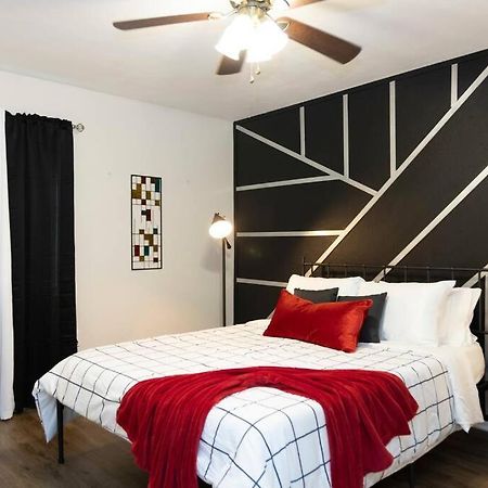 Apartament Rustic Luxe Loft , A King Bed Hideout With Edge Gainesville Zewnętrze zdjęcie