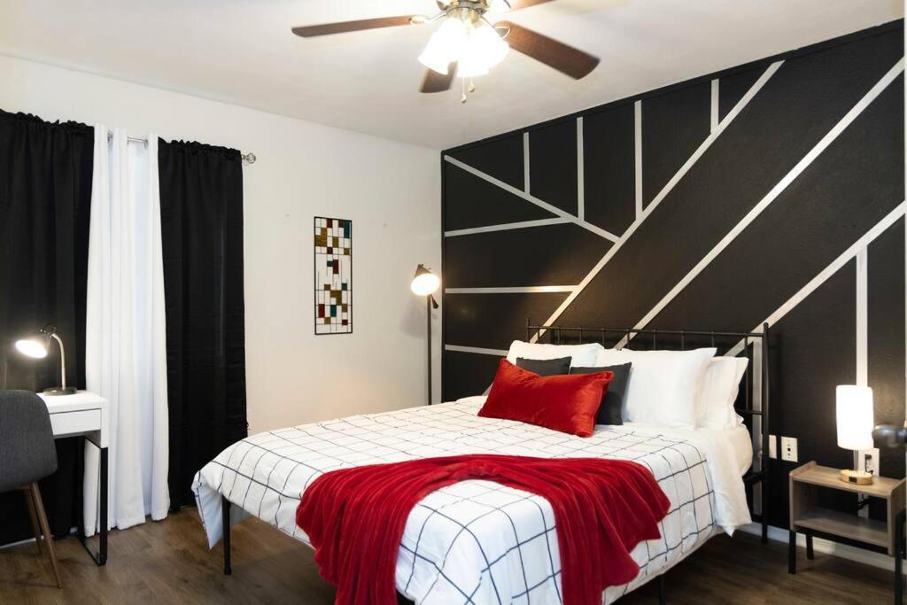 Apartament Rustic Luxe Loft , A King Bed Hideout With Edge Gainesville Zewnętrze zdjęcie