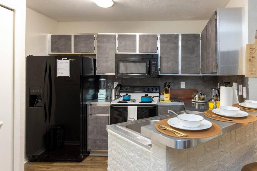 Apartament Rustic Luxe Loft , A King Bed Hideout With Edge Gainesville Zewnętrze zdjęcie